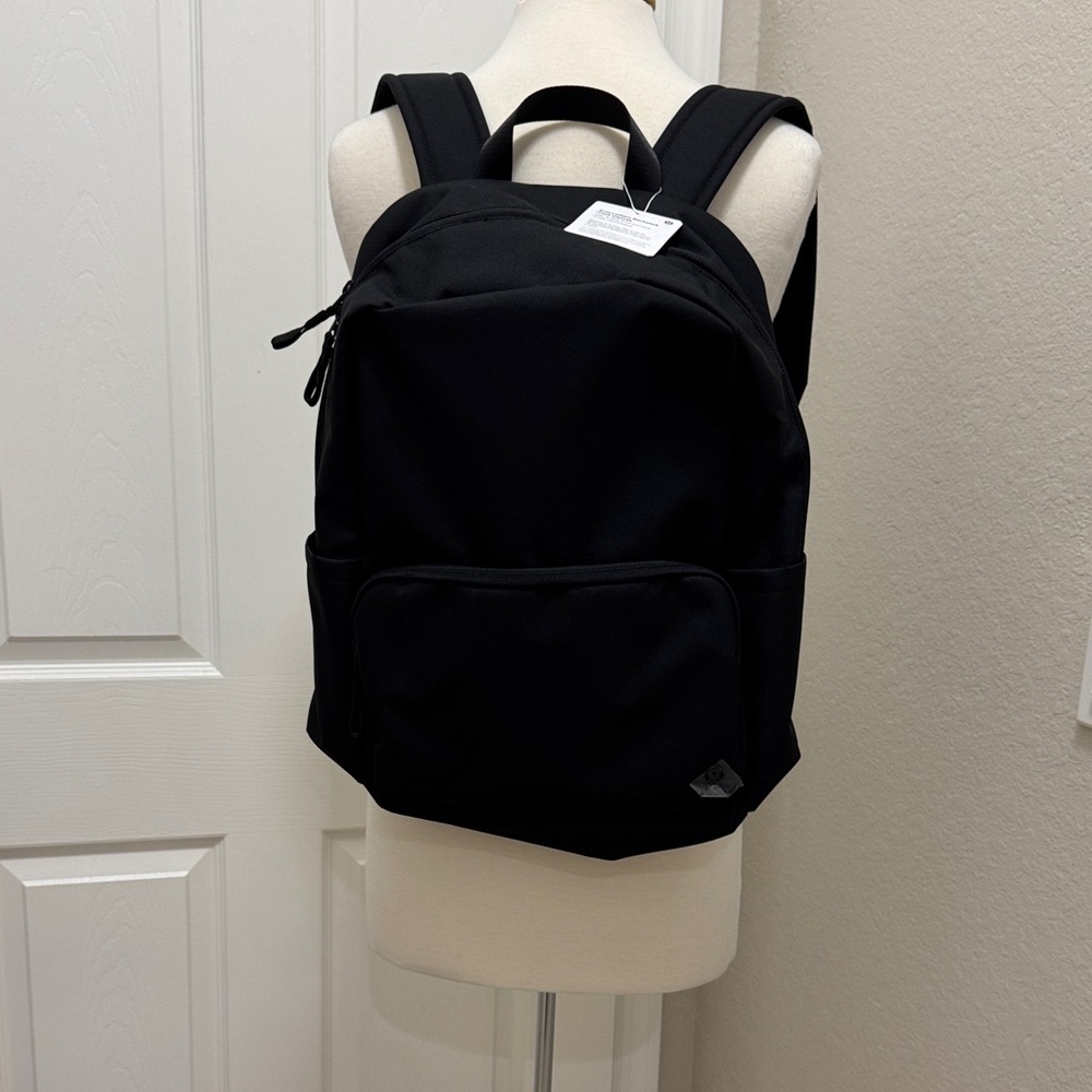 NWT Lululemon Everywhere Backpack in Black